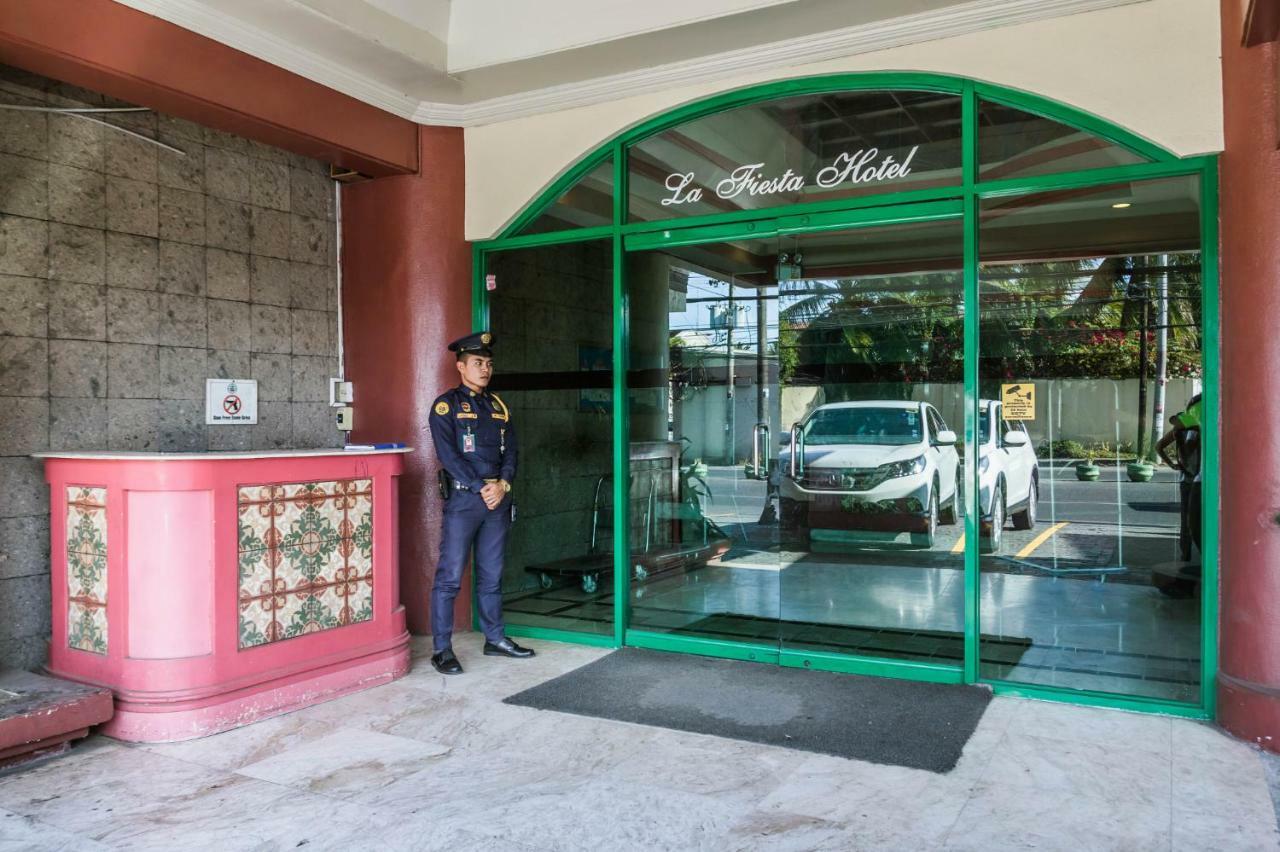 La Fiesta Hotel Iloilo Esterno foto